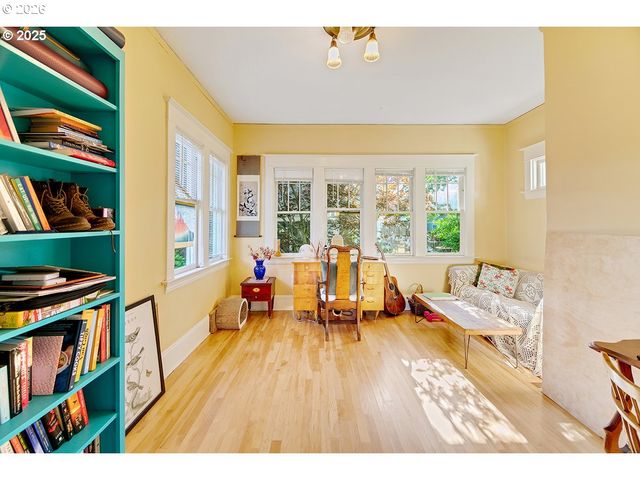 3821 N GANTENBEIN Ave, Portland, OR 97227