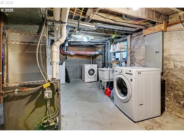 3821 N GANTENBEIN Ave, Portland, OR 97227