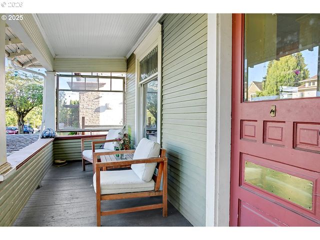 3821 N GANTENBEIN Ave, Portland, OR 97227