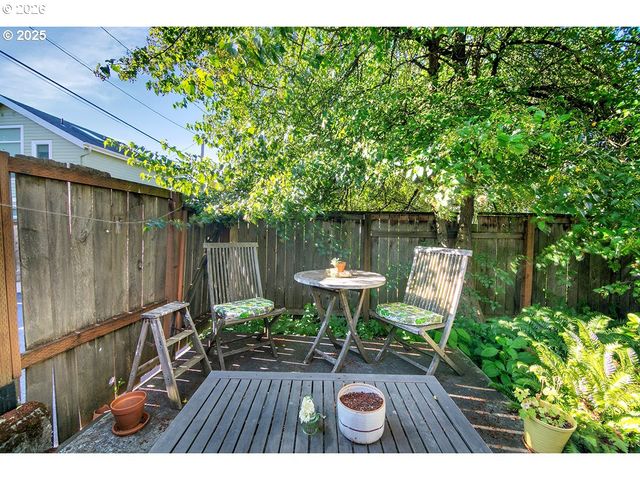 3821 N GANTENBEIN Ave, Portland, OR 97227