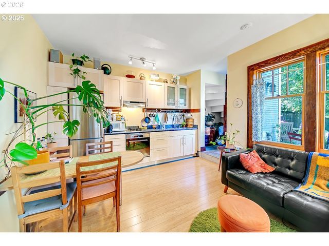 3821 N GANTENBEIN Ave, Portland, OR 97227