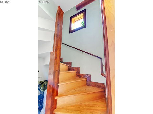 3821 N GANTENBEIN Ave, Portland, OR 97227