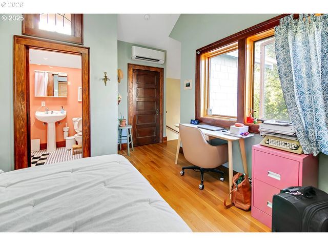 3821 N GANTENBEIN Ave, Portland, OR 97227