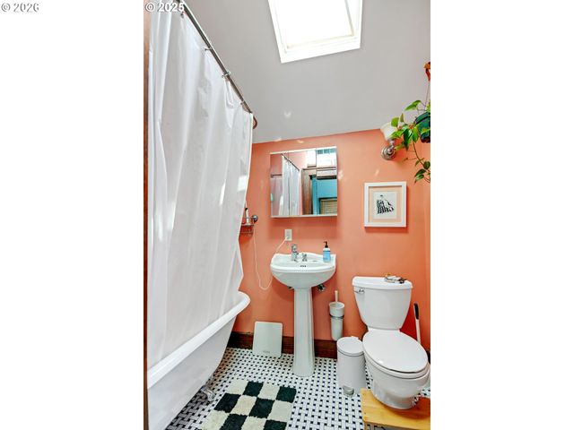 3821 N GANTENBEIN Ave, Portland, OR 97227