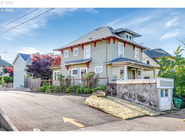 3821 N GANTENBEIN Ave, Portland, OR 97227