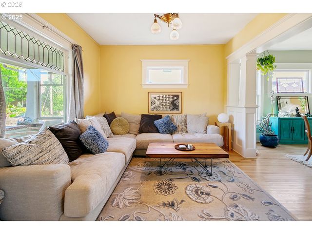 3821 N GANTENBEIN Ave, Portland, OR 97227