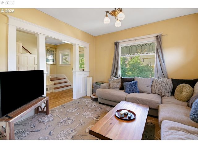 3821 N GANTENBEIN Ave, Portland, OR 97227