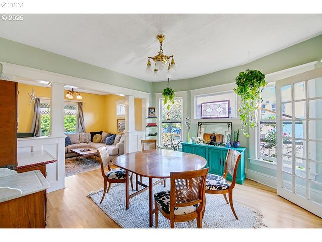 3821 N GANTENBEIN Ave, Portland, OR 97227