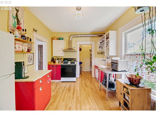 3821 N GANTENBEIN Ave, Portland, OR 97227