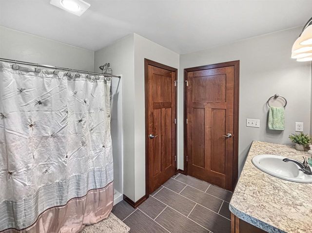 560 SUPERIOR ROAD, Green Bay, WI 54311