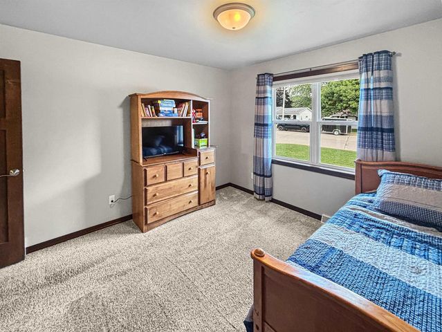 560 SUPERIOR ROAD, Green Bay, WI 54311