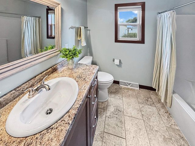 560 SUPERIOR ROAD, Green Bay, WI 54311