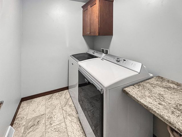 560 SUPERIOR ROAD, Green Bay, WI 54311