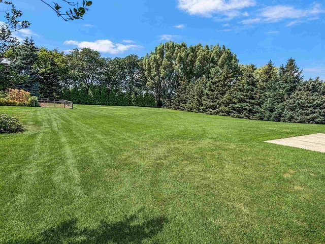 560 SUPERIOR ROAD, Green Bay, WI 54311