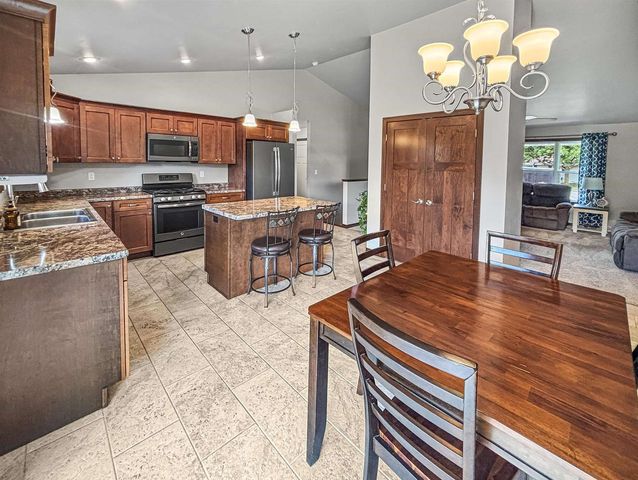 560 SUPERIOR ROAD, Green Bay, WI 54311