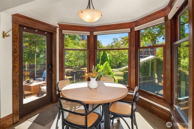 723 12th Avenue E, Seattle, WA 98102