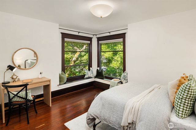 723 12th Avenue E, Seattle, WA 98102