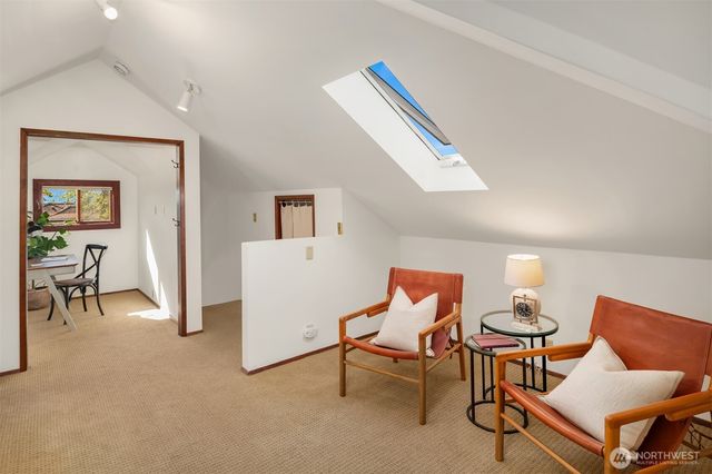 723 12th Avenue E, Seattle, WA 98102