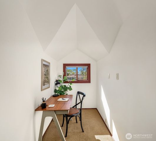 723 12th Avenue E, Seattle, WA 98102
