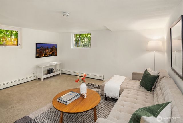723 12th Avenue E, Seattle, WA 98102
