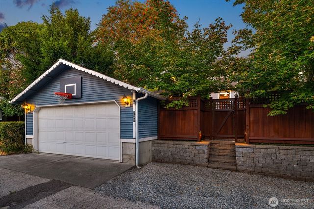 723 12th Avenue E, Seattle, WA 98102