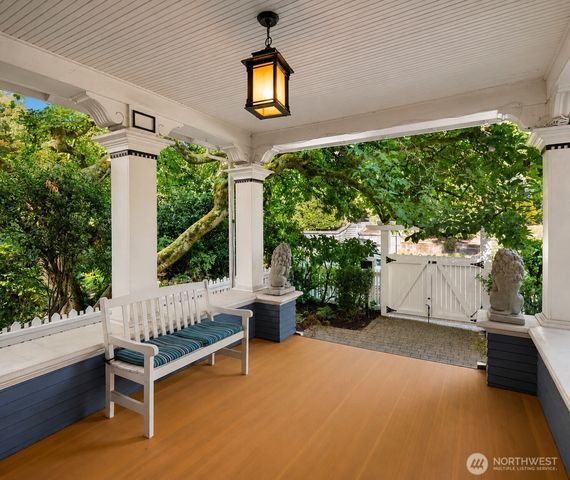 723 12th Avenue E, Seattle, WA 98102
