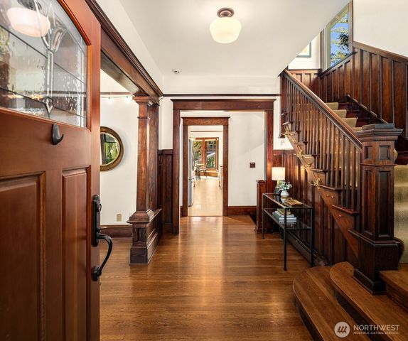 723 12th Avenue E, Seattle, WA 98102