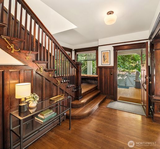723 12th Avenue E, Seattle, WA 98102