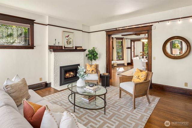 723 12th Avenue E, Seattle, WA 98102