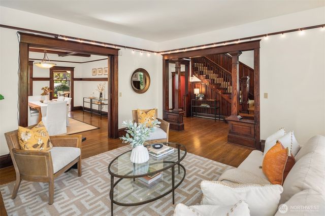 723 12th Avenue E, Seattle, WA 98102