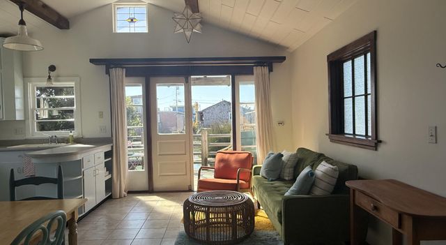 11 Crab Street, King Salmon South, CA 95503