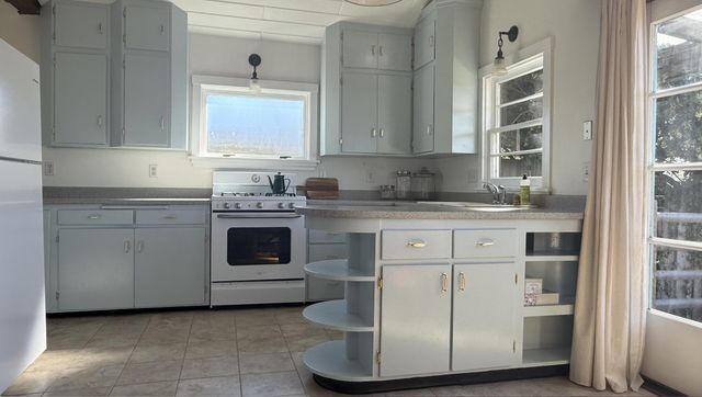 11 Crab Street, King Salmon South, CA 95503