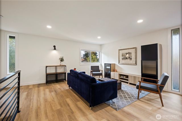 431 S 190th Street, Burien, WA 98148