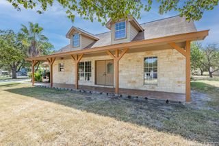 205 6th, Natalia, TX 78059
