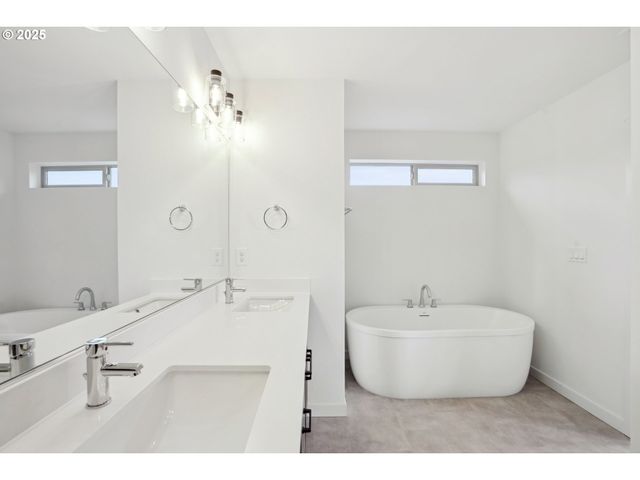 2405 E Foxtrot St, La Center, WA 98629