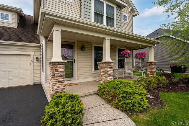39 Newberry Lane, Lancaster, NY 14086