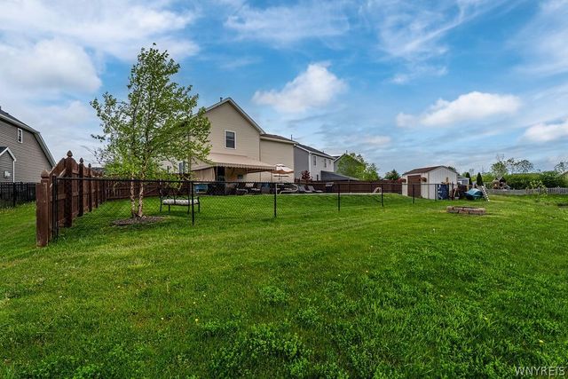 39 Newberry Lane, Lancaster, NY 14086