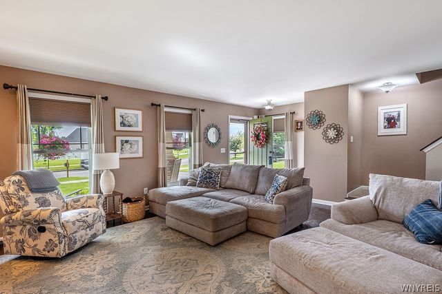 39 Newberry Lane, Lancaster, NY 14086