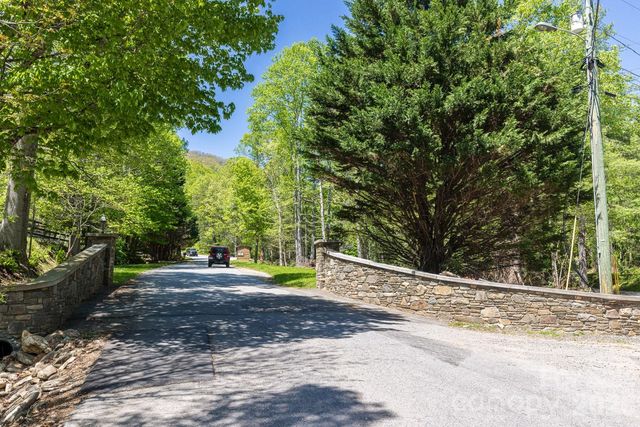 9999 Fairview Forest Drive, Fairview, NC 28730