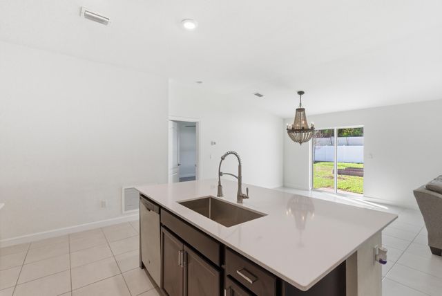 888 Bent Creek Drive, Fort Pierce, FL 34947