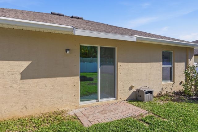 888 Bent Creek Drive, Fort Pierce, FL 34947