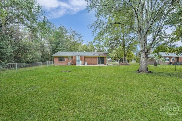 1098 Live Oak Drive, Hinesville, GA 31313