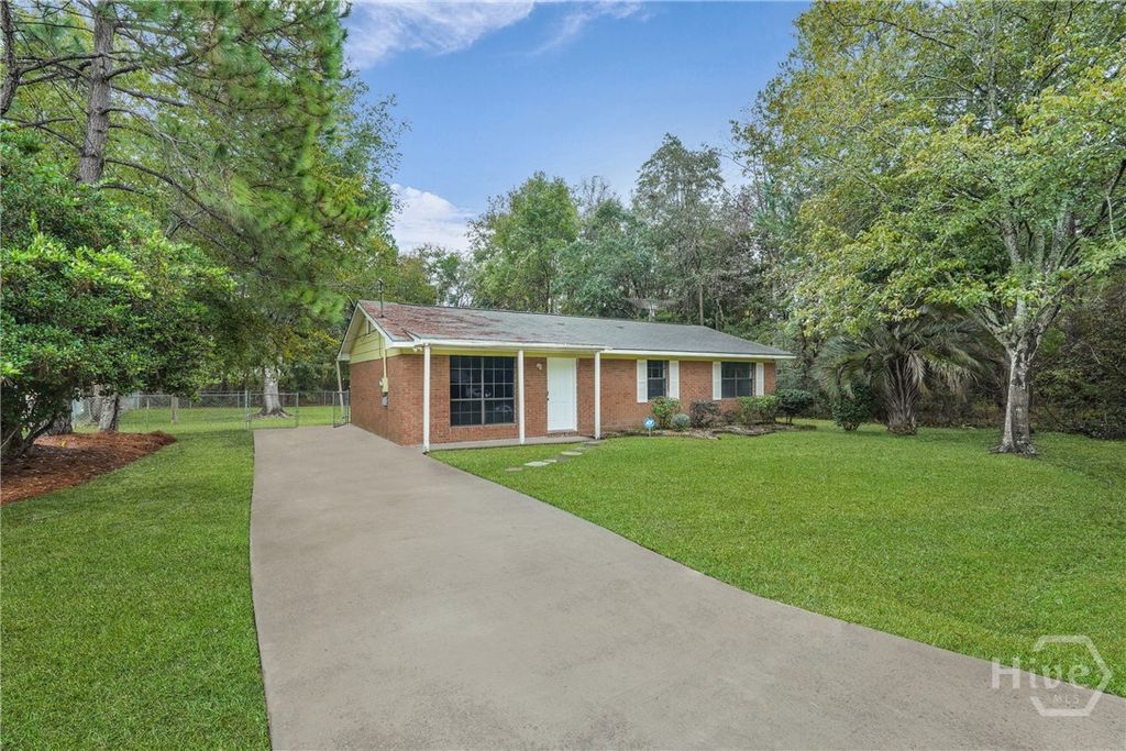 1098 Live Oak Drive, Hinesville, GA 31313