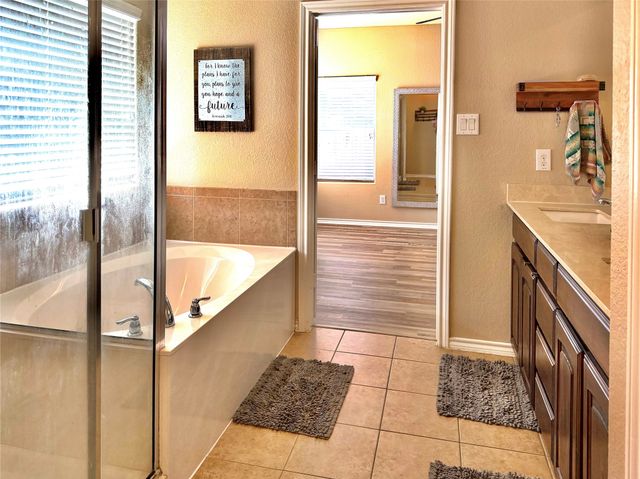 1068 Meadow Scape Drive, Fort Worth, TX 76028