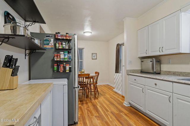 11 Lilac Lane, Troy, NY 12180