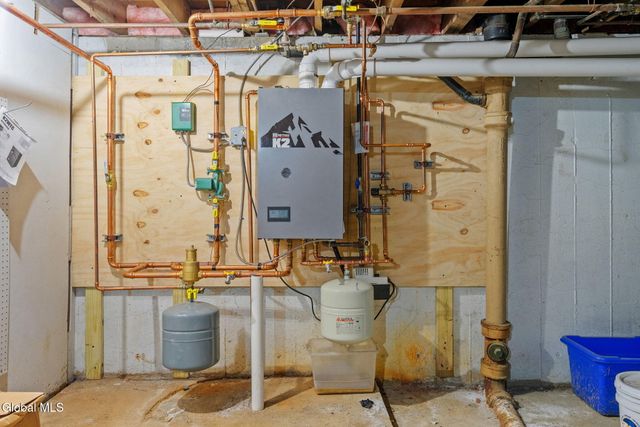 11 Lilac Lane, Troy, NY 12180