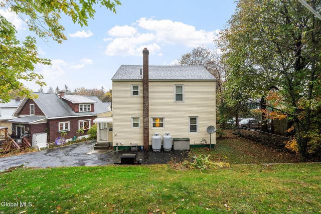 11 Lilac Lane, Troy, NY 12180