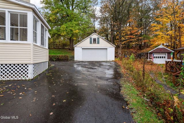 11 Lilac Lane, Troy, NY 12180