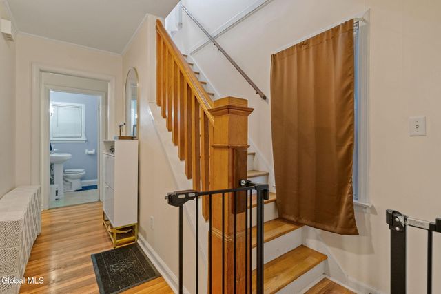 11 Lilac Lane, Troy, NY 12180