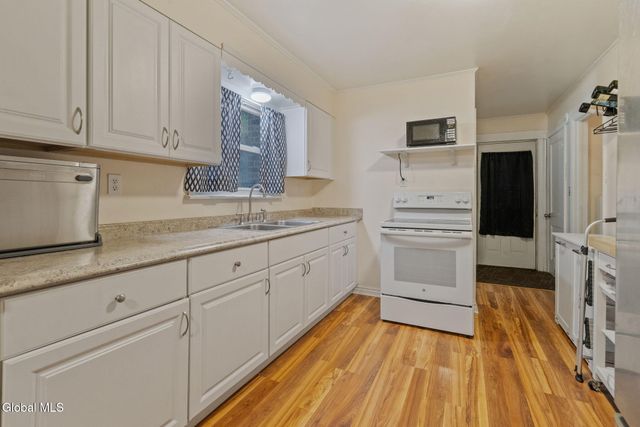 11 Lilac Lane, Troy, NY 12180